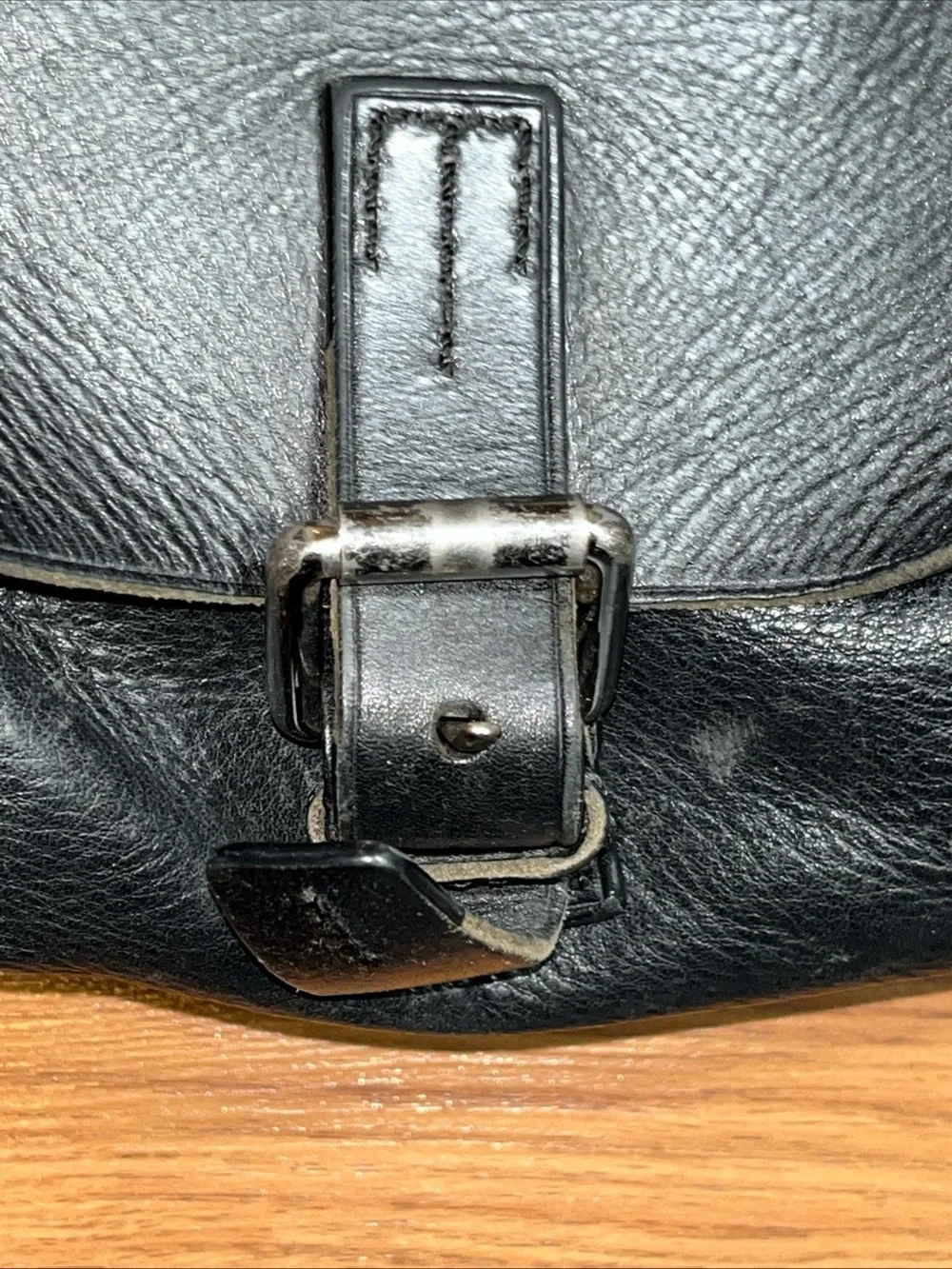 Tumi Black Leather Men's Briefcase with Dual Front Pockets